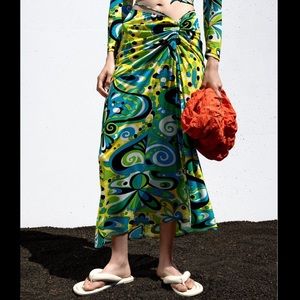 Gathered printed draped skirt